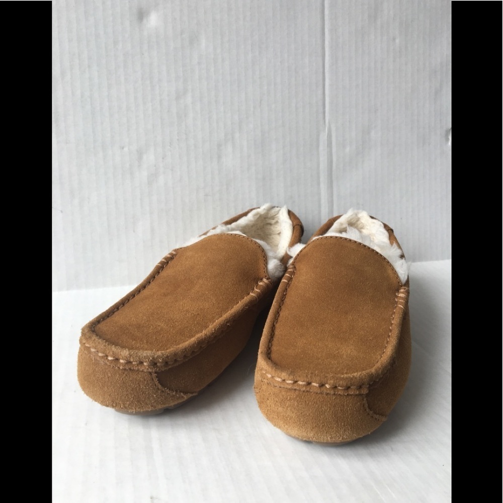 Koolaburra by UGG Tan/ Chestnut Slippers - Picture 13 of 16